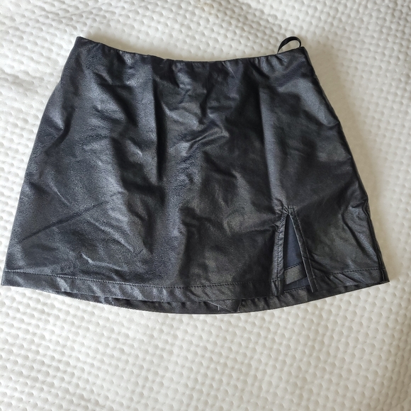Black Vegan leather skirt Medium Dolls Kill - Picture 6 of 10